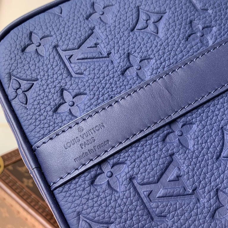 Louis Vuitton Keepall Bandoulière 35 Monogram Taurillon Blue - 3