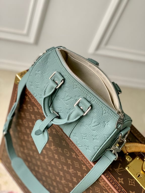 Louis Vuitton Keepall Bandoulière 25 Taurillon Monogram Blue - 2