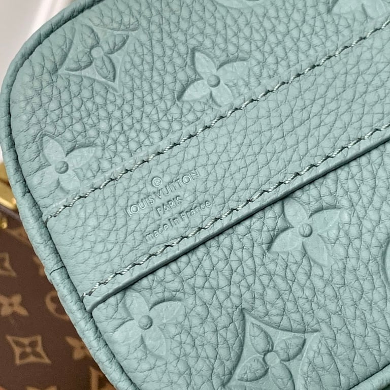 Louis Vuitton Keepall Bandoulière 25 Taurillon Monogram Blue - 6