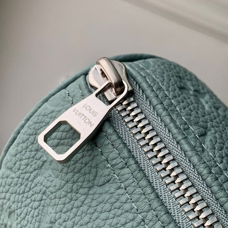 Louis Vuitton Keepall Bandoulière 25 Taurillon Monogram Blue - 7