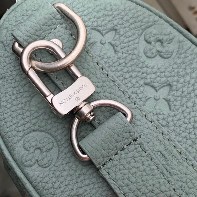 Louis Vuitton Keepall Bandoulière 25 Taurillon Monogram Blue - 8