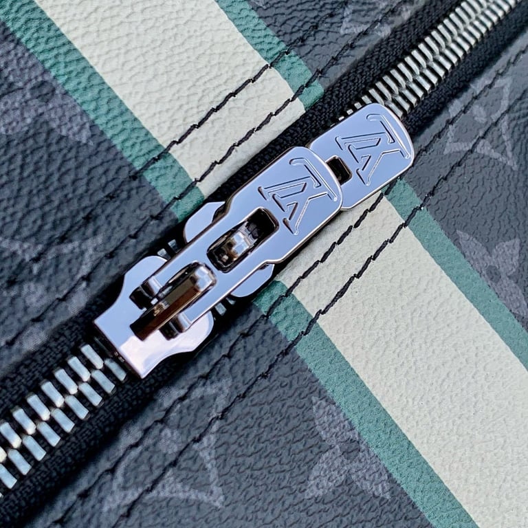 Louis Vuitton Keepall Bandoulière 50 Monogram Eclipse - 4