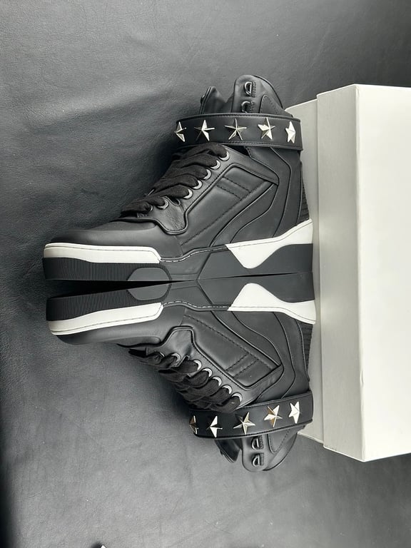 Givenchy Tyson High-Top Sneakers Black - 4