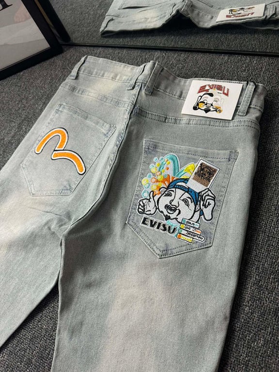 Evisu Light Wash Graphic Jeans - 7