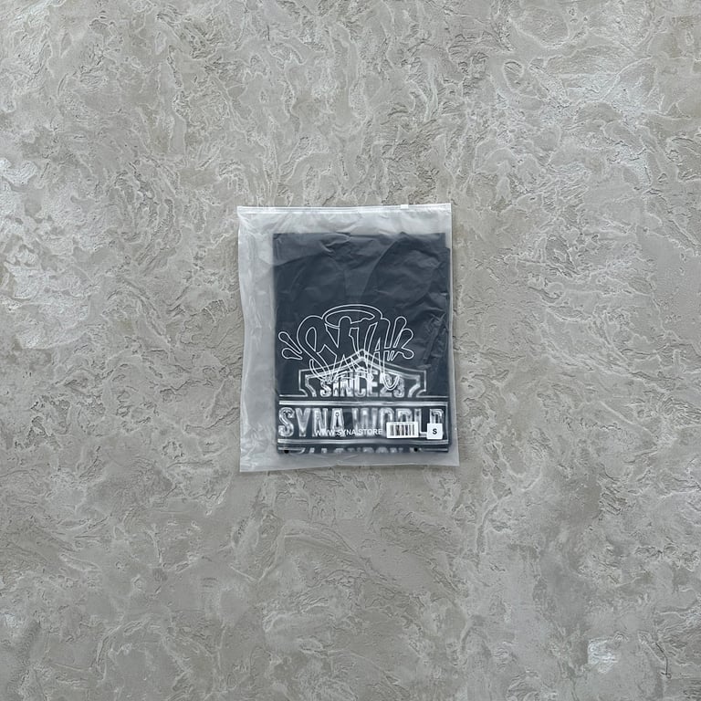 Syna World Badge Graphic Tee Black - 4