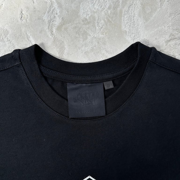 Syna World Badge Graphic Tee Black - 8
