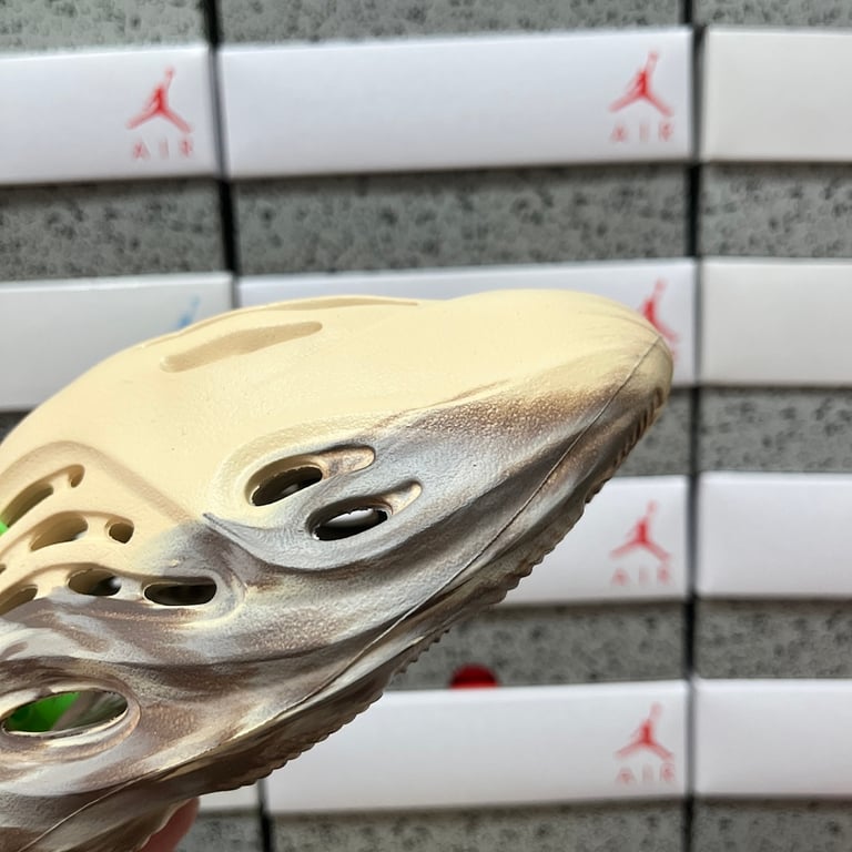 Yeezy Foam Runner MX Cream Clay - 8