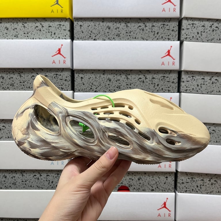 Yeezy Foam Runner MX Cream Clay - 9