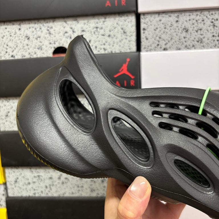 Adidas Yeezy Foam Runner Onyx GV7902 - 4