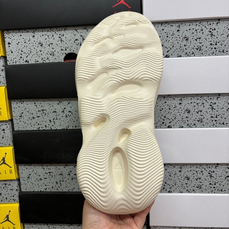 Yeezy Foam Runner Sand FY4567 - 3