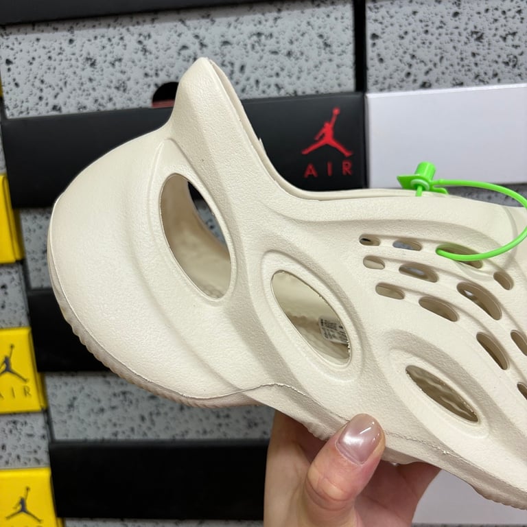 Yeezy Foam Runner Sand FY4567 - 4