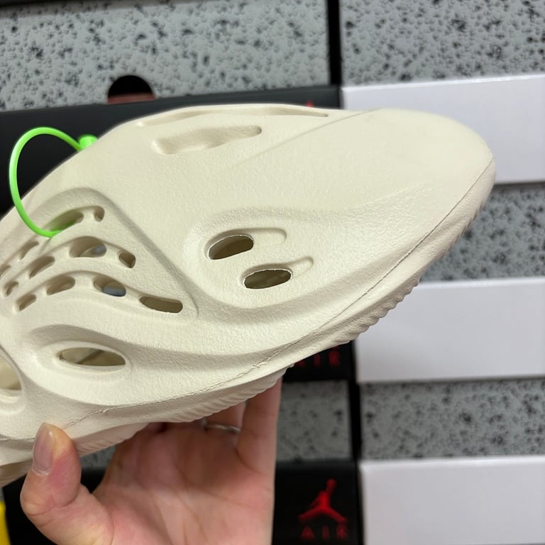 Yeezy Foam Runner Sand FY4567 - 5