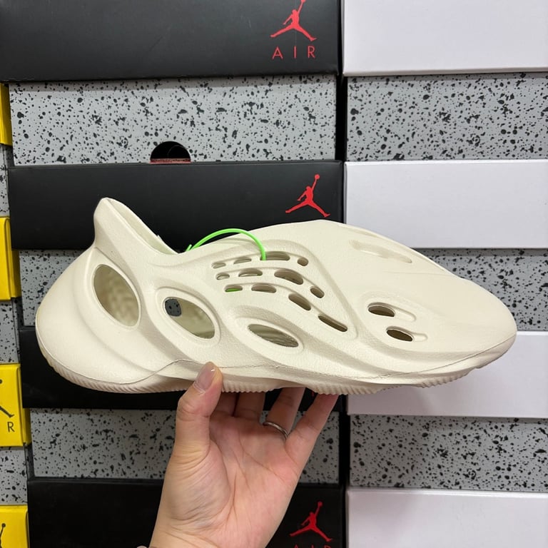 Yeezy Foam Runner Sand FY4567 - 9