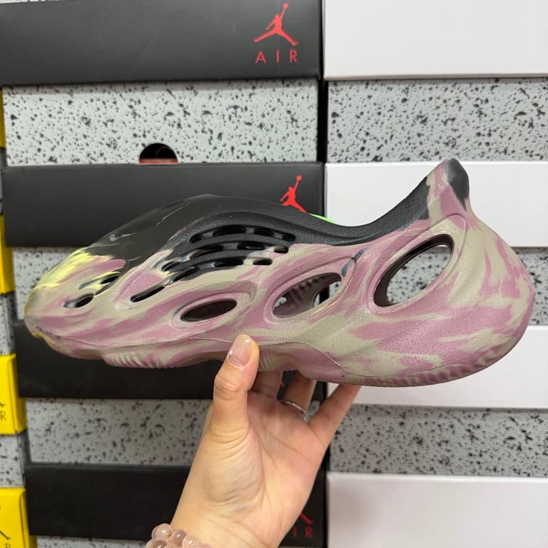 Yeezy Foam Runner IG9562 Black Pink - 2
