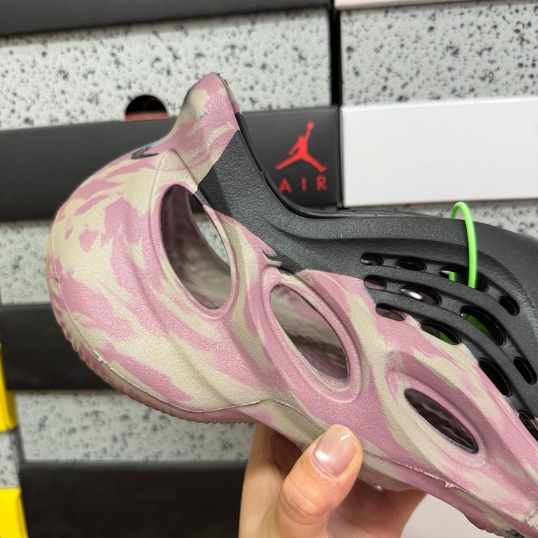 Yeezy Foam Runner IG9562 Black Pink - 4