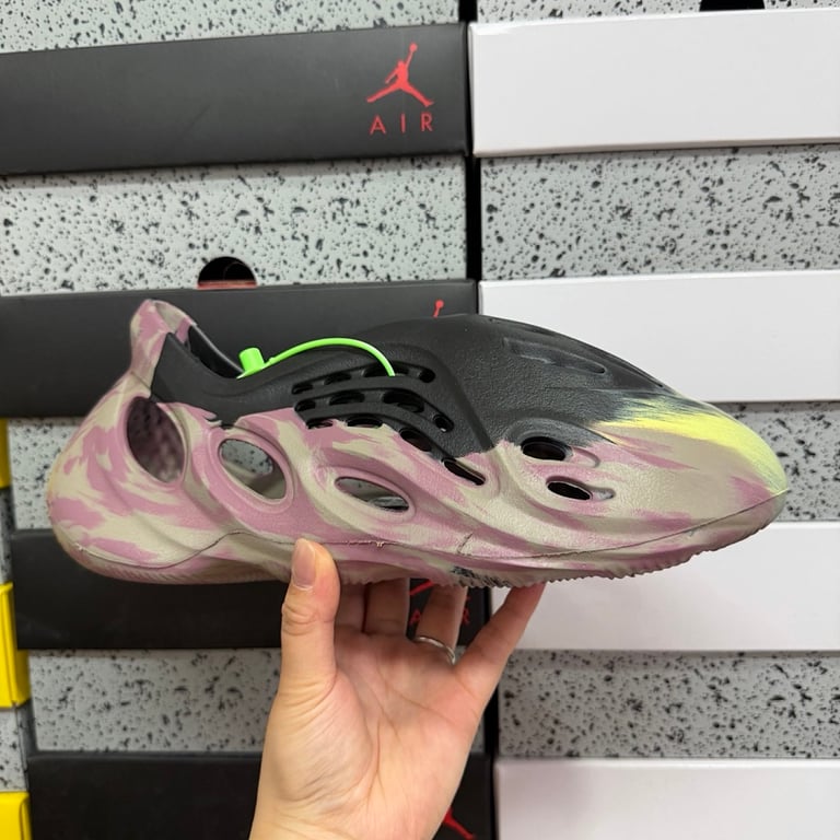 Yeezy Foam Runner IG9562 Black Pink - 9