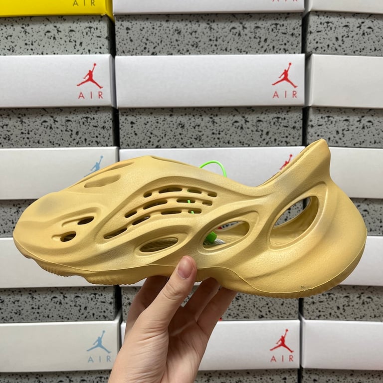 Yeezy Foam Runner Sulfur GV6843 - 2