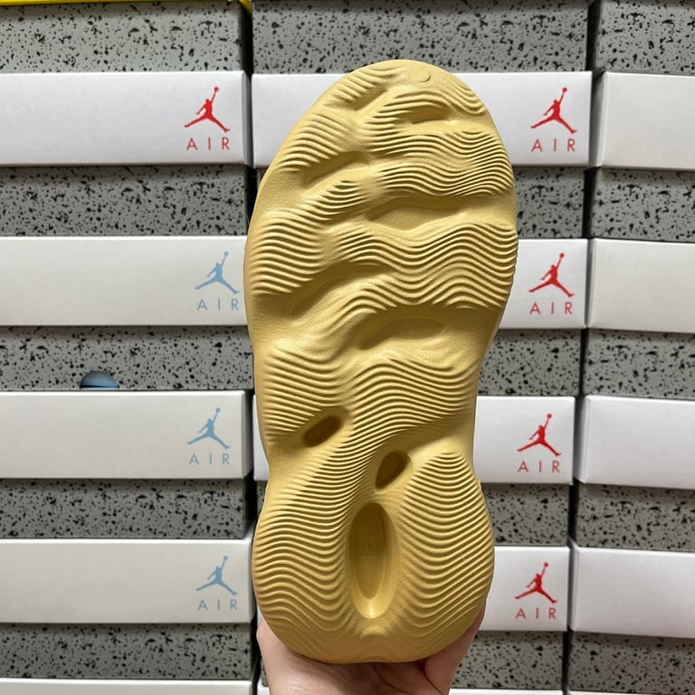 Yeezy Foam Runner Sulfur GV6843 - 3