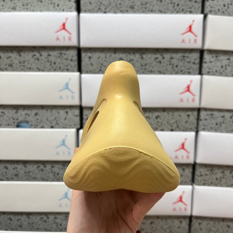 Yeezy Foam Runner Sulfur GV6843 - 4