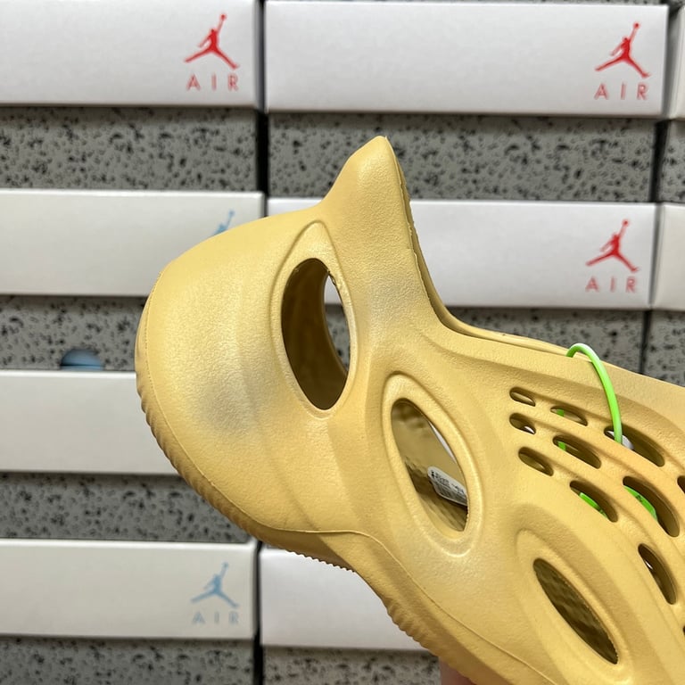 Yeezy Foam Runner Sulfur GV6843 - 7