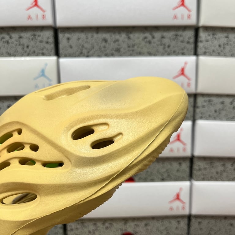 Yeezy Foam Runner Sulfur GV6843 - 8