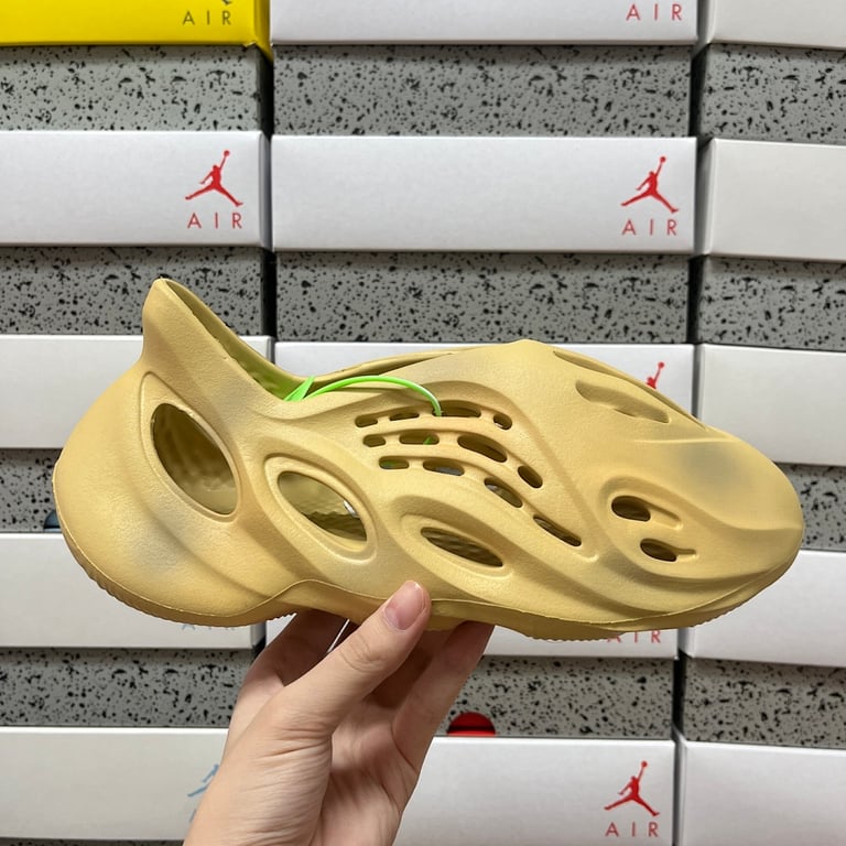 Yeezy Foam Runner Sulfur GV6843 - 9