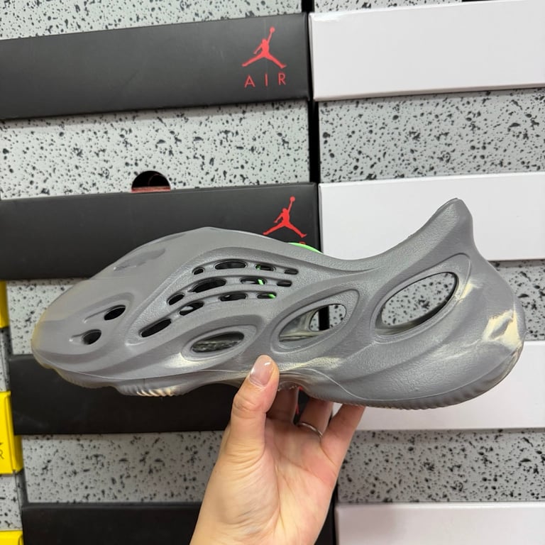 Yeezy Foam Runner MX Granite GV7904 - 2