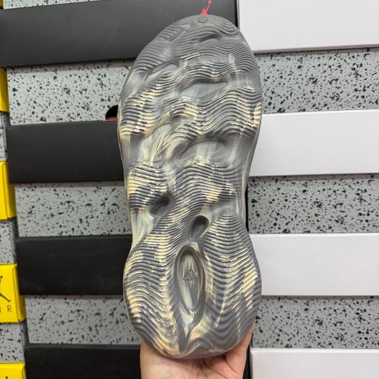 Yeezy Foam Runner MX Granite GV7904 - 3