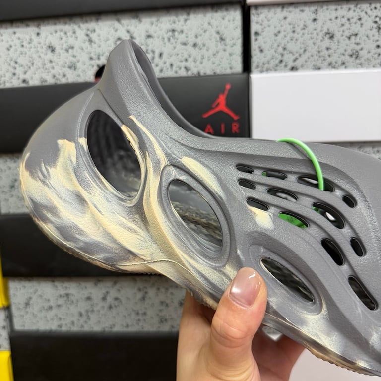 Yeezy Foam Runner MX Granite GV7904 - 4