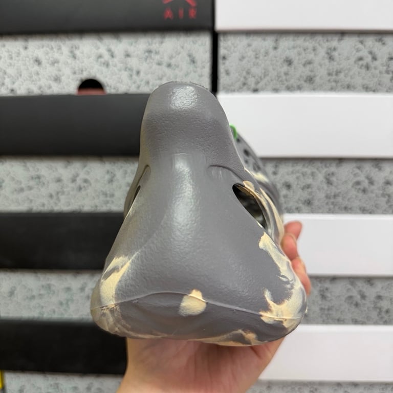 Yeezy Foam Runner MX Granite GV7904 - 8
