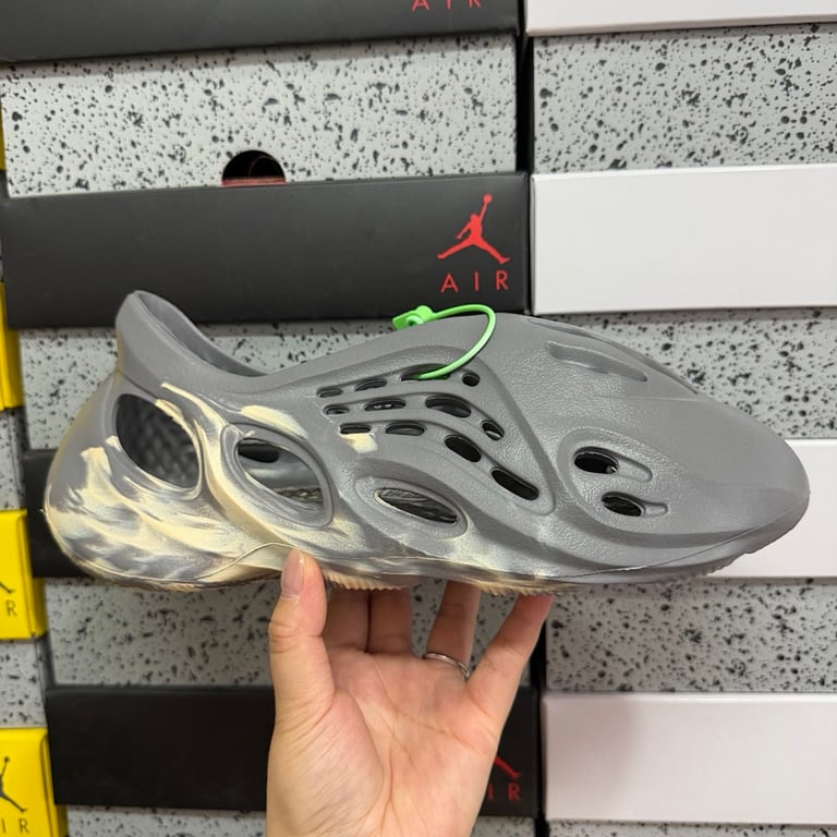Yeezy Foam Runner MX Granite GV7904 - 9
