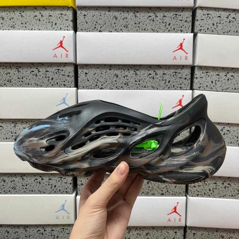 Yeezy Foam Runner MX Carbon ID4126 - 2