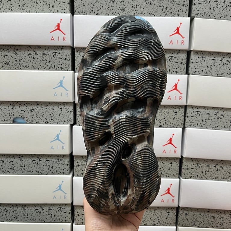 Yeezy Foam Runner MX Carbon ID4126 - 3