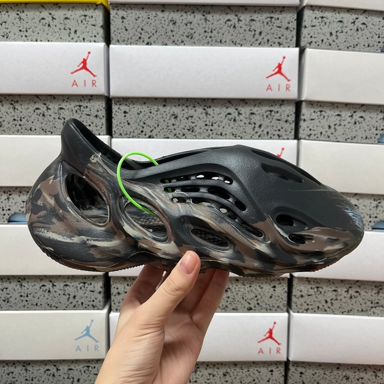 Yeezy Foam Runner MX Carbon ID4126 - 5