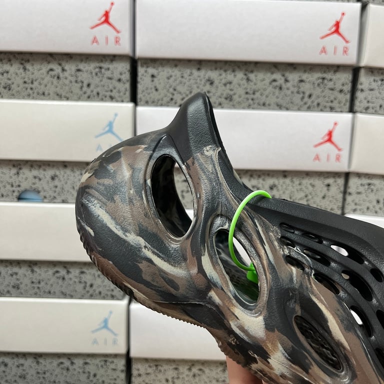 Yeezy Foam Runner MX Carbon ID4126 - 8