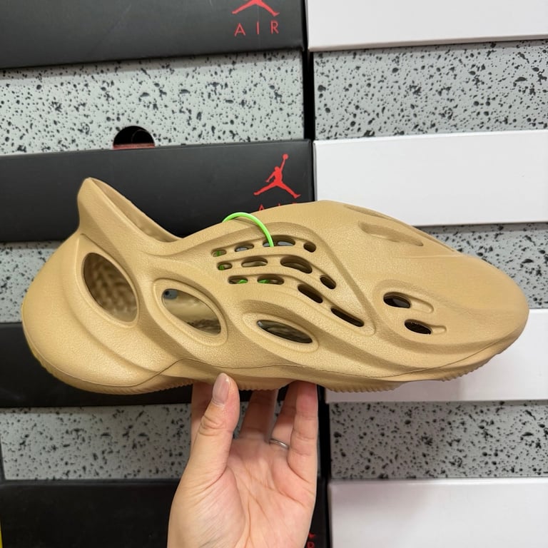 Yeezy Foam Runner Ochre - 9