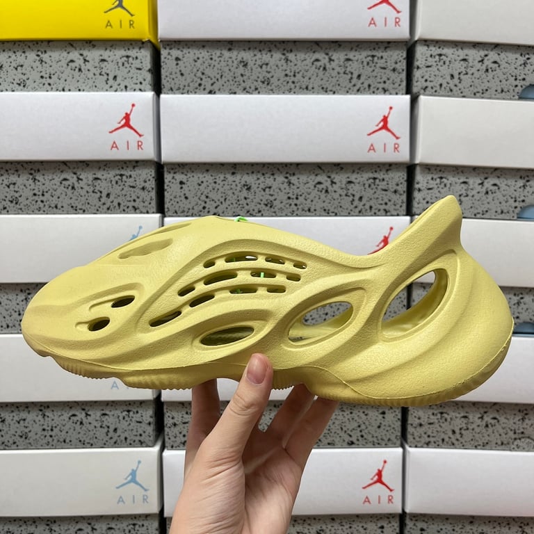 Yeezy Foam Runner Sulfur GV6775 - 2