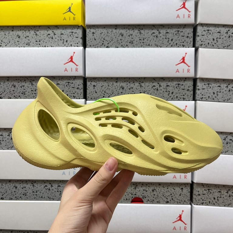 Yeezy Foam Runner Sulfur GV6775 - 9