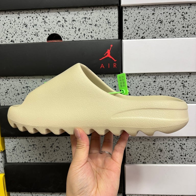 Yeezy Slide Bone FZ5897 - 2