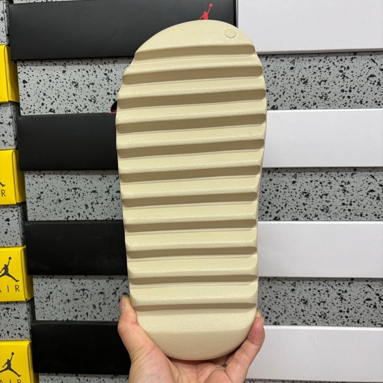 Yeezy Slide Bone FZ5897 - 3