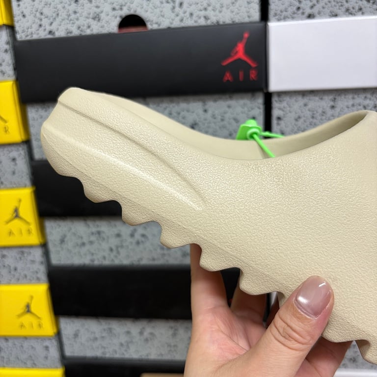 Yeezy Slide Bone FZ5897 - 4