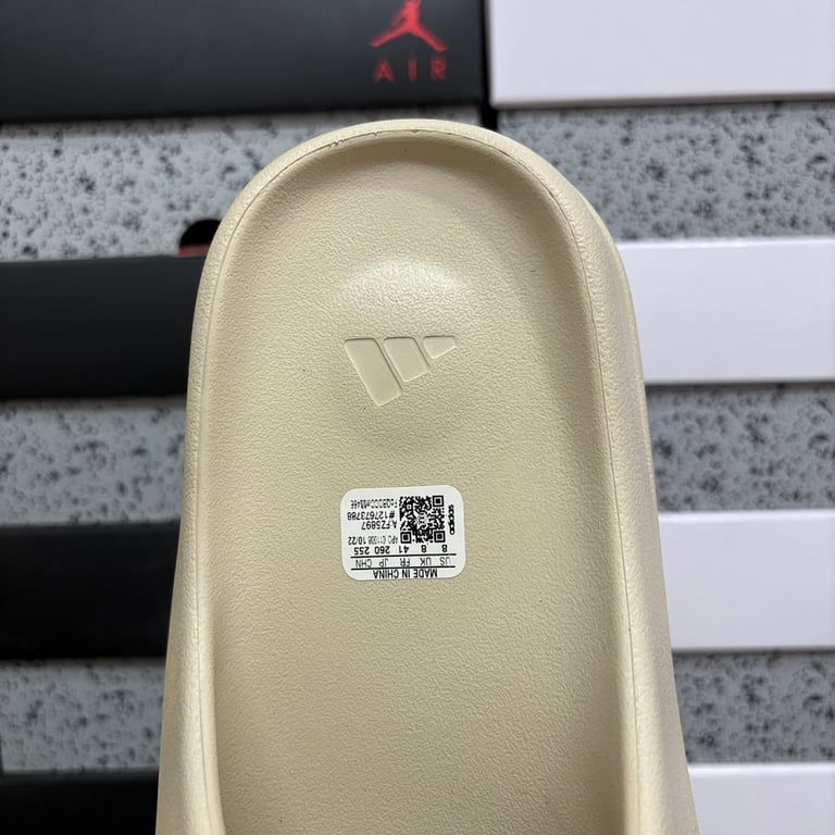 Yeezy Slide Bone FZ5897 - 6