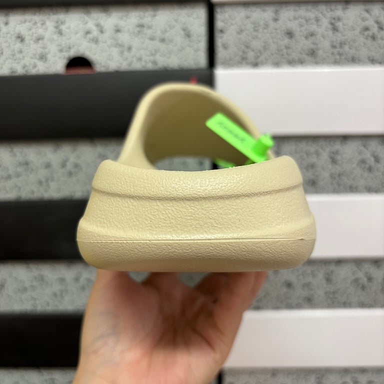 Yeezy Slide Bone FZ5897 - 8