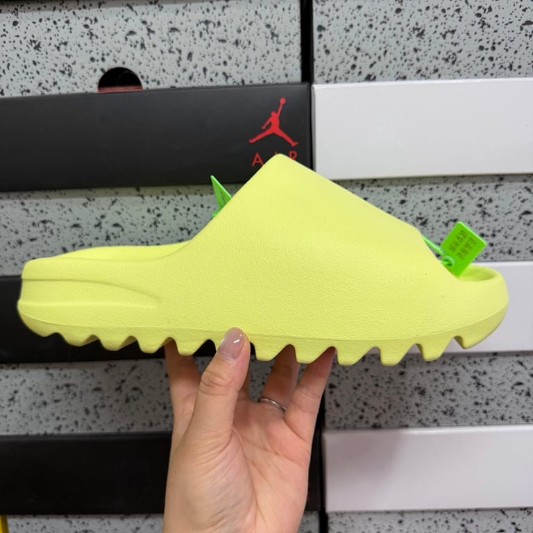 Yeezy Slide Glow Green - 9