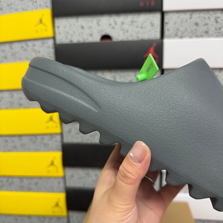 Yeezy Slide Granite - 4
