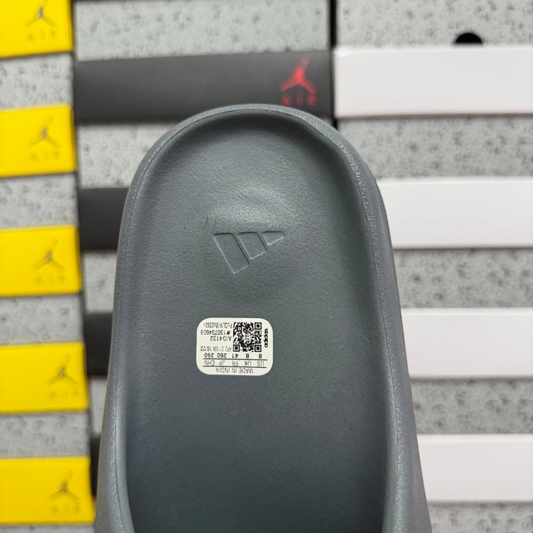 Yeezy Slide Granite - 6