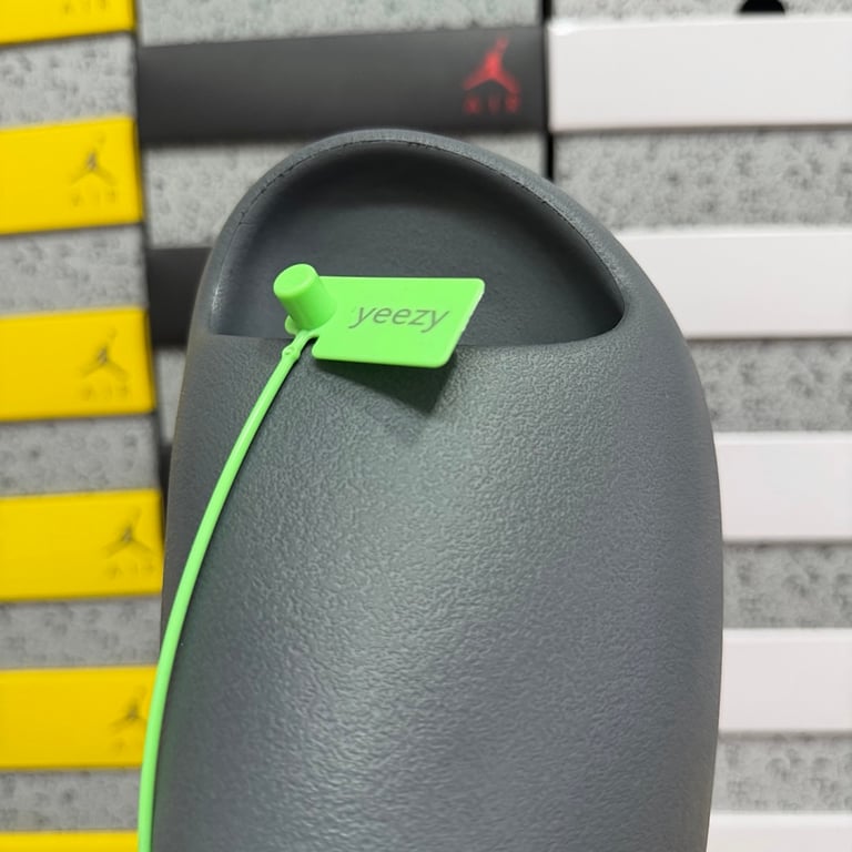Yeezy Slide Granite - 7