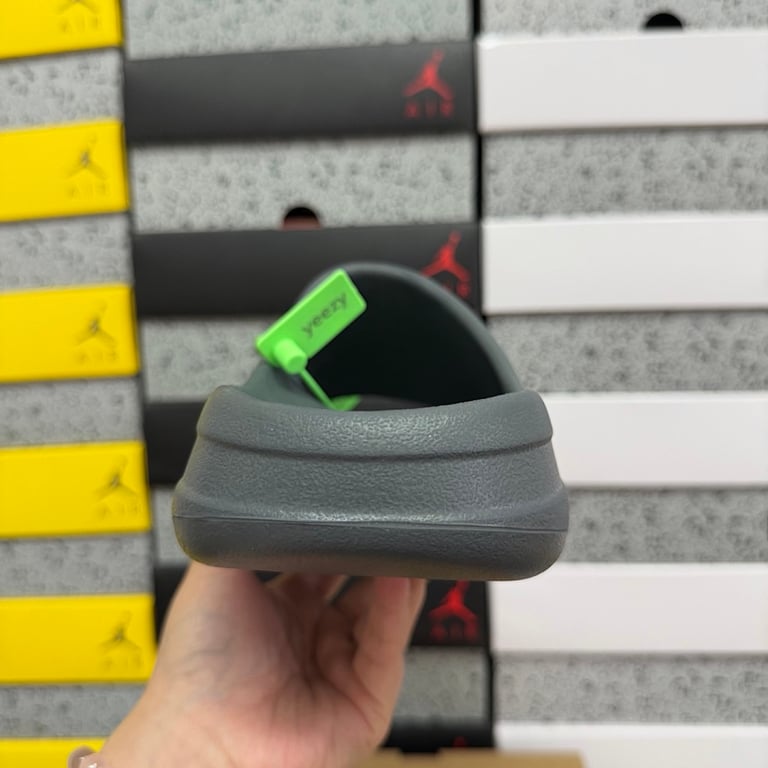 Yeezy Slide Granite - 8
