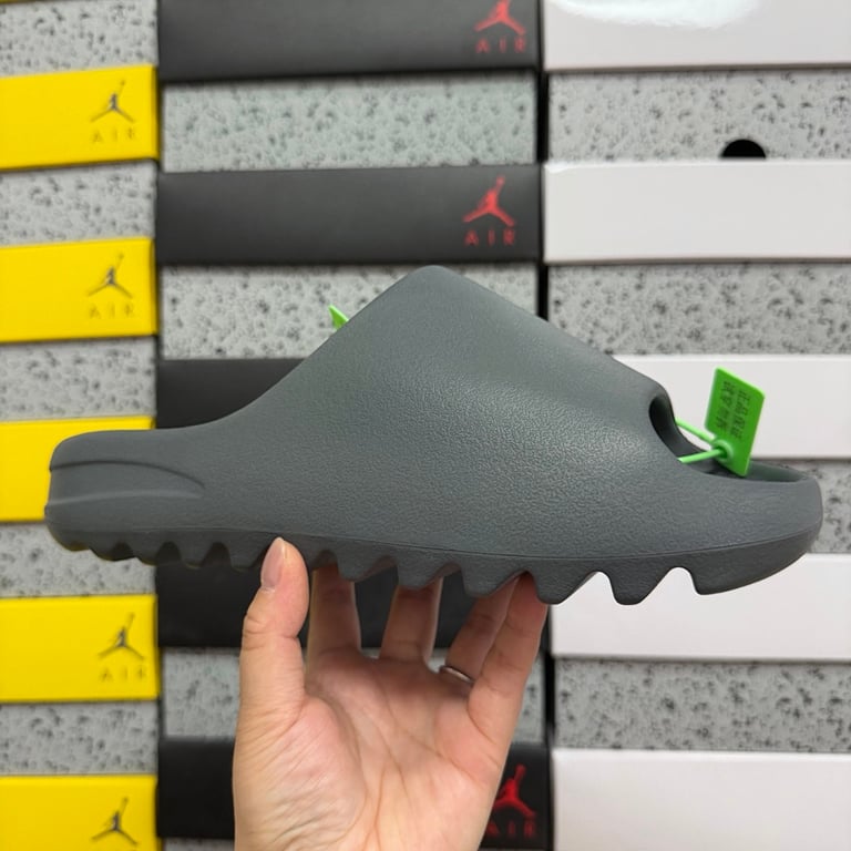Yeezy Slide Granite - 9