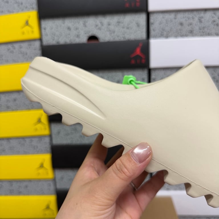 Yeezy Slide Bone FW6345 - 4